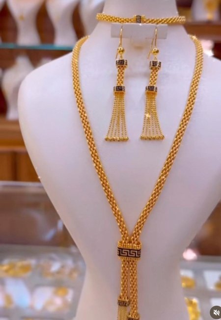 شال فرزاشي مطابق للذهب( عقد واسواره وحلق)