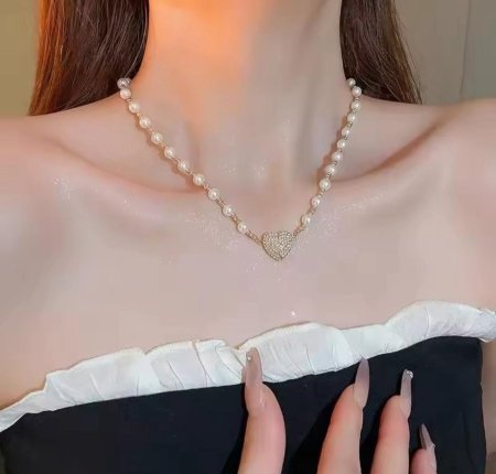 قلادة القلب المغناطيسي