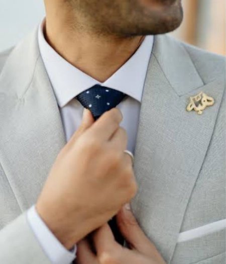 بروش اسم  مطلي بالذهب