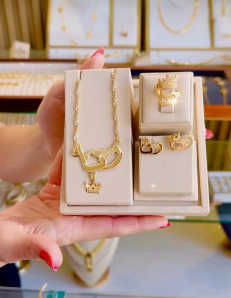 طقم اسم مع تاج( سنسال وحلق وخاتم)