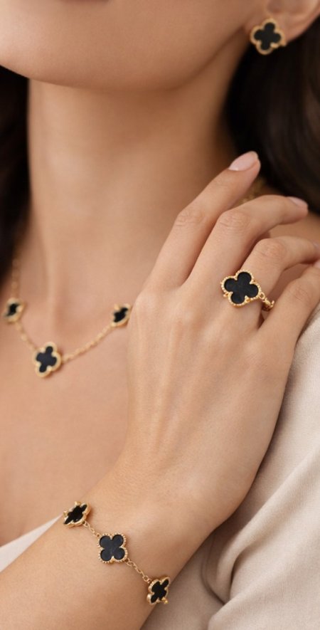 طقم فانكليف باللون الاسود( عقد واسواره وحلق وخاتم)