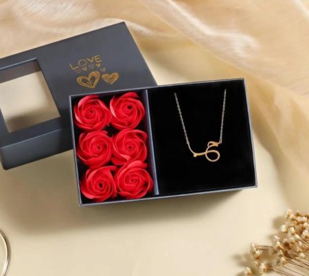 تغليف علبة الورد الاحمر(غير شامل سنسال)