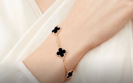 اسواره فانكليف لون اسود مطلي بذهب اصلي مكفولة