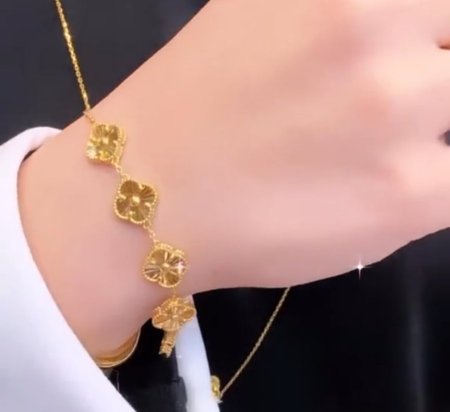 أسوارة فان كليف - خمس وردات فاخرة