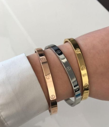 ثلاث أساور وثلاث خواتم كارتييه مختوم  ✨