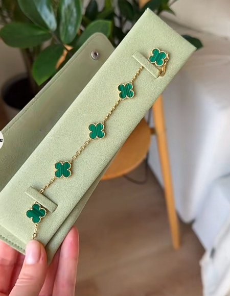 اسوارة فنكليف باللون الاخضر الفاخر  ✨