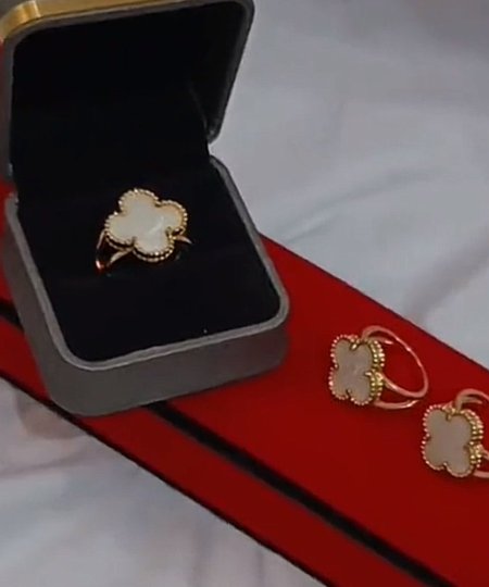 خاتم فانكليف باللون الابيض