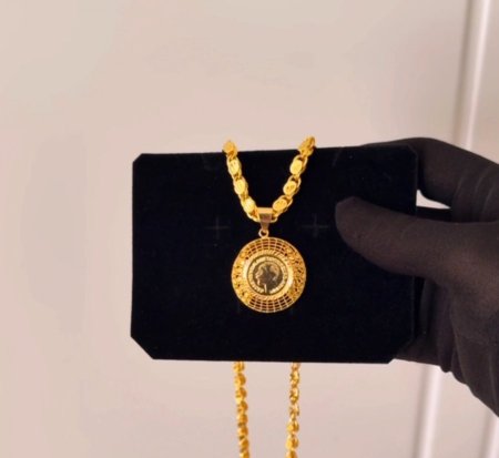 عقد جنزير مع ليرة مبروزة