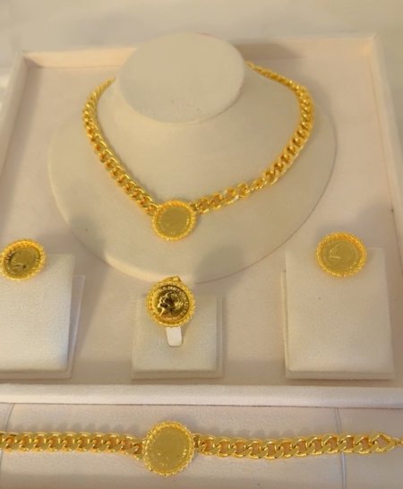 طقم جنزير ليرة مبروزة